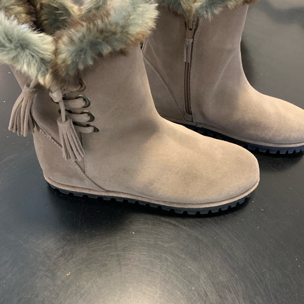 Stuart Weitzman Suede Fur Lined Boots Sz 5